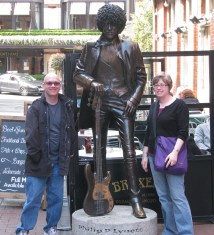The Duke and Amy with Phil Lynott statue in Dublin in 2013